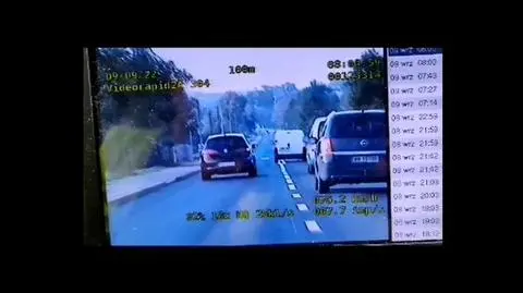 Wyprzedzali na podwójnej ciągłej i przez przejście dla pieszych. Za nimi jechał radiowóz