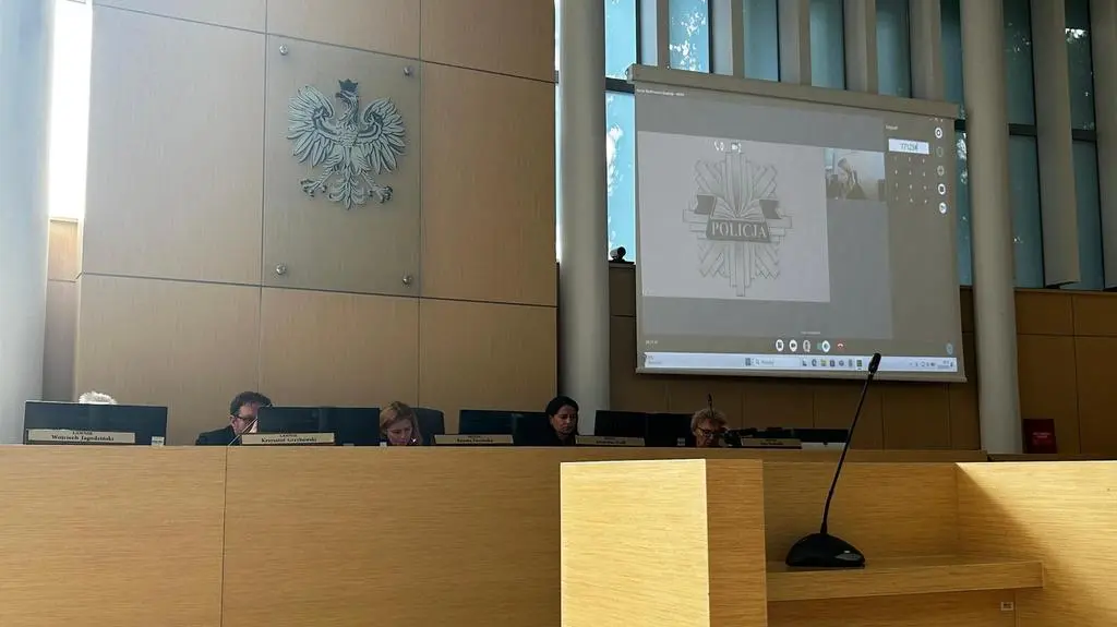 Sąd podczas przesłuchania oficer operacyjnej