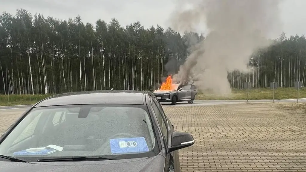 Samochód stanął w płomieniach