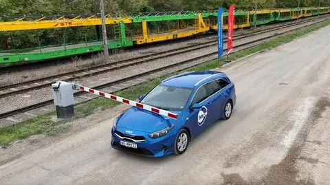 Samochód wjechał w rogatkę