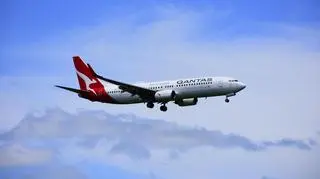 samolot qantas  boening shutterstock_2707986251