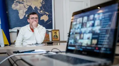 "Kampania terroru" i pilna narada z ambasadorami. "18 przypadków gróźb w 12 krajach" 