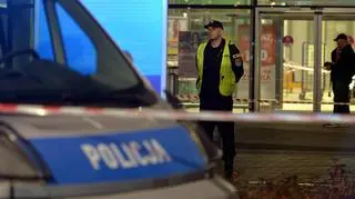 "Miał dwa noże w ręku i atakował wszystkich, którzy mu się pod rękę nawinęli"