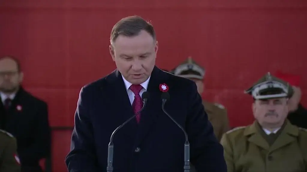 "Naród, który nie pamięta o własnej historii, jest tylko zbiorowiskiem ludzi czasowo przebywających na danym terytorium"