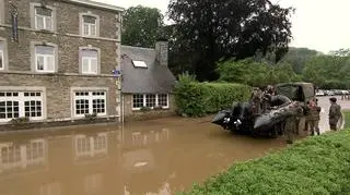 Akcja ewakuacji dzieci z zalanego ośrodka