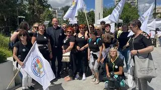 Manifestacja pielęgniarek pod Sejmem 22 czerwca 2022 r. Niemedyczni