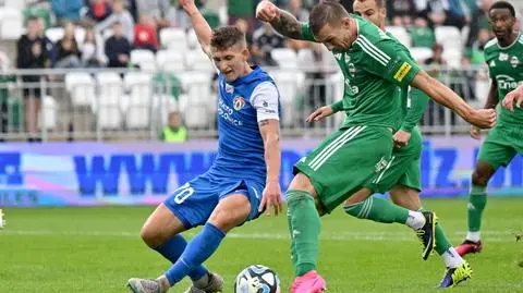 Zmarnowany karny, strzał z bliska w poprzeczkę. Emocje w Radomiu