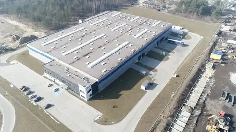 Produkcja milionów maseczek miała ruszyć "wkrótce". Po 11 miesiącach fabryka nadal nie działa