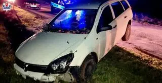 Podróż zakończył w przydrożnym rowie