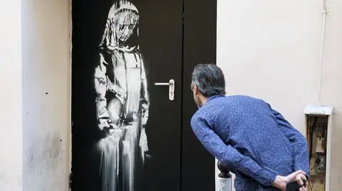 Drzwi z muralem Banksy'ego skradzione z Paryża zostały odnalezione we Włoszech