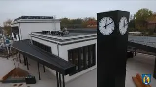 Zegar przy budynku