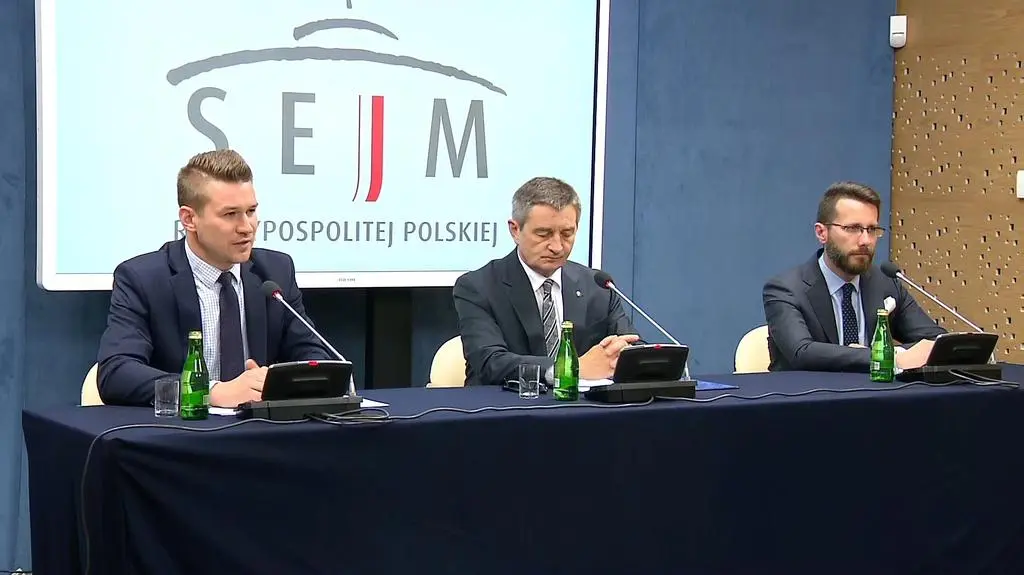 Grzegrzółka: komplet dokumentów ws. lotów Kuchcińskiego jest dostępny w Kancelarii Sejmu