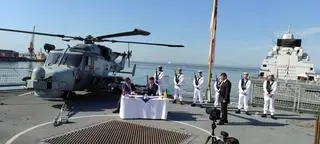 Podpisanie memorandum na pokładzie niszczyciela HMS Defender