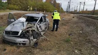 Auto zostało zniszczone i wylądowało w rowie 