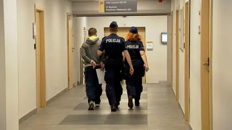 Serhi T. na korytarzu sądu