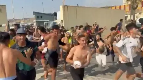 Setki migrantów przedostają się do eksklawy Ceuta