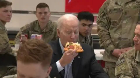 Pizza, selfie i rozmowy. Biden spotkał się z amerykańskimi żołnierzami