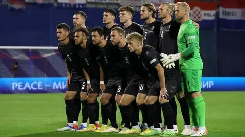 Na czarno w proteście przeciw Katarowi. "Mundial kosztował życie tysięcy ludzi"