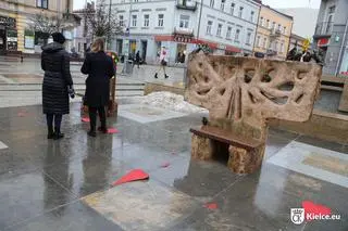 Walentynkowa wystawa na Placu Artystów w Kielcach