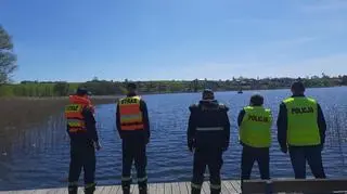 Akcja służb na Jeziorze Skarlińskim