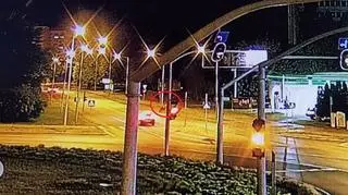 Pieszemu nie udało się uciec przed nadjeżdżającym autem