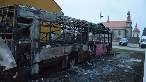Autokar stanął w płomieniach. Został podpalony. Zarzut dla 33-latka