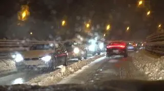 Atak zimy na Podhalu. Zakopianka w korkach (zdjęcie archiwalne)