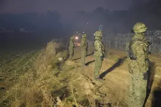 Polscy żołnierze na granicy z Białorusią