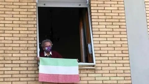 109-latka stanęła w oknie i zaapelowała: załóżcie maseczki