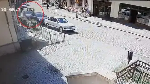 Zaparkował auto przed komisariatem, nagrały go kamery monitoringu