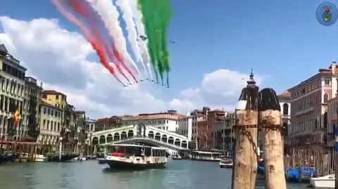 Trójkolorowe niebo nad Wenecją