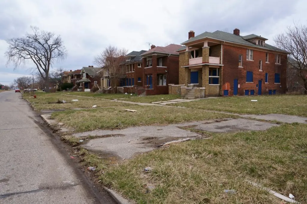 Wyludnione domy w Detroit