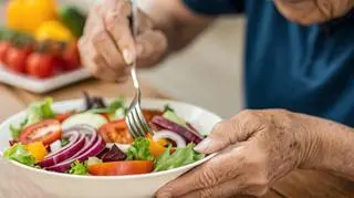 Jak jeść, by starzeć się wolniej? Zbadano dziesięć diet i wpływ na DNA. Będzie zaskoczenie