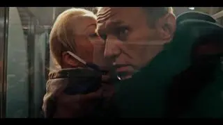 Aleksiej Nawalny z żoną. Kadr z filmu "Nawalny"
