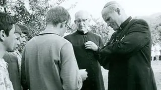 Ksiądz Franciszek Blachnicki (w środku) w Krościenku