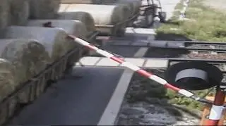 Tak wyglądało zderzenie w Czarlinie. Kolejarze pokazali nagranie