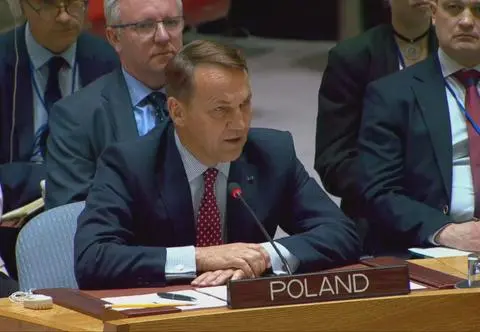 Sikorski do Ławrowa: powiedz swojemu szefowi, że już wystarczy