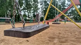 Boisko ma być zlikwidowane, a plac zabaw otoczony ekranami akustycznymi
