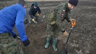 Członkowie stowarzyszenia wiedzieli gdzie szukać, bo przejrzeli carskie mapy