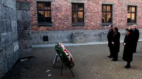 Nancy Pelosi odwiedziła Auschwitz. "Ku pamięci każdej osoby, która została zabita"