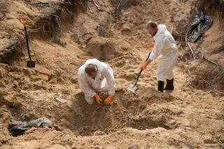 Pod Iziumem odkryto masowe groby