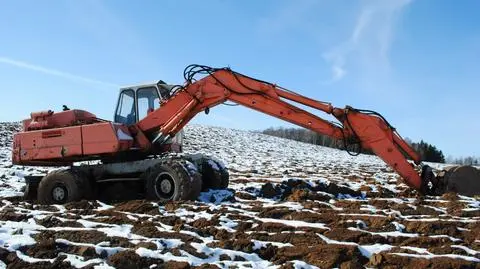 "Ukradli koparkę, przejechali dwa kilometry i ugrzęźli w błocie"