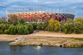 Plaża Poniatówka z widokiem na Stadion Narodowy