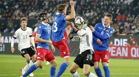 Brutalny kopniak w szyję. Goretzka opuścił zgrupowanie