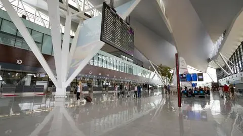 W niedzielę duże utrudnienia na polskim lotnisku. Brakuje kontrolerów