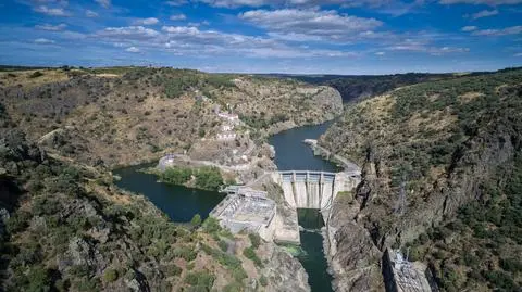 Salto de Castro shutterstock_410755501