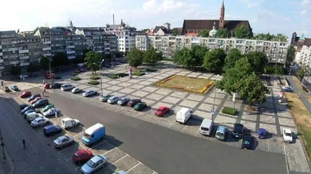 Parking pod placem powstanie do 2013 roku