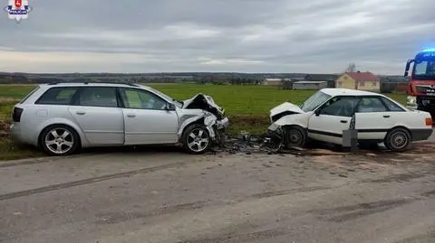 Zjechał na przeciwny pas i doprowadził do czołówki. Nie żyje 65-letnia kobieta  