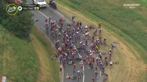 Potężna kraksa doprowadziła do przerwania etapu Tour de France tuż po starcie