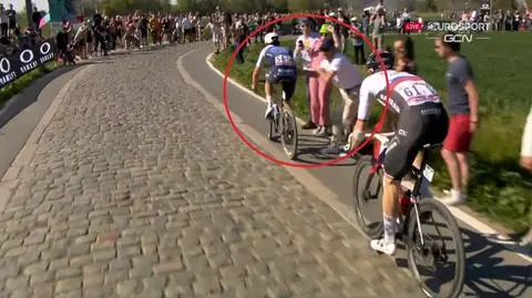 Jechał po podium Paryż-Roubaix. Marzeń pozbawił go jeden z kibiców